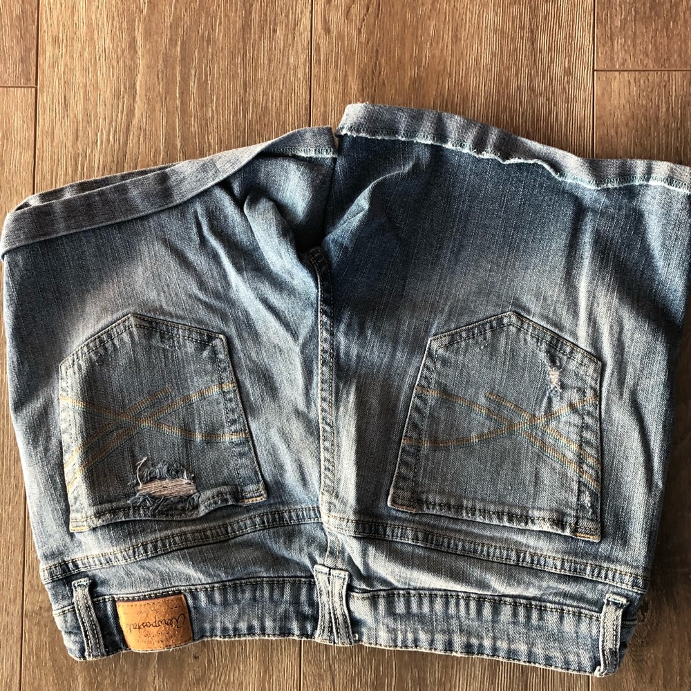 Shorts - Picture 3 of 3